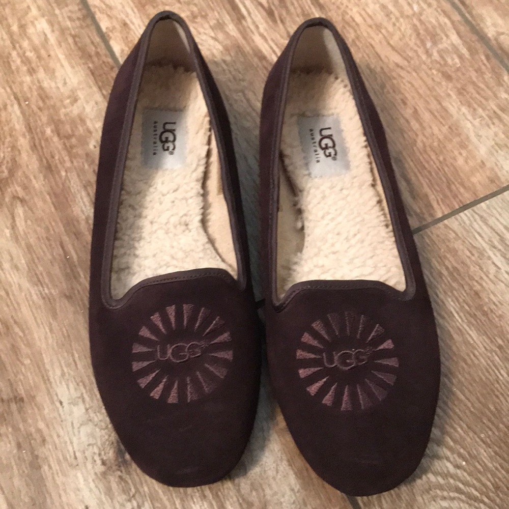 Like new UGG shearling lined leather flats!